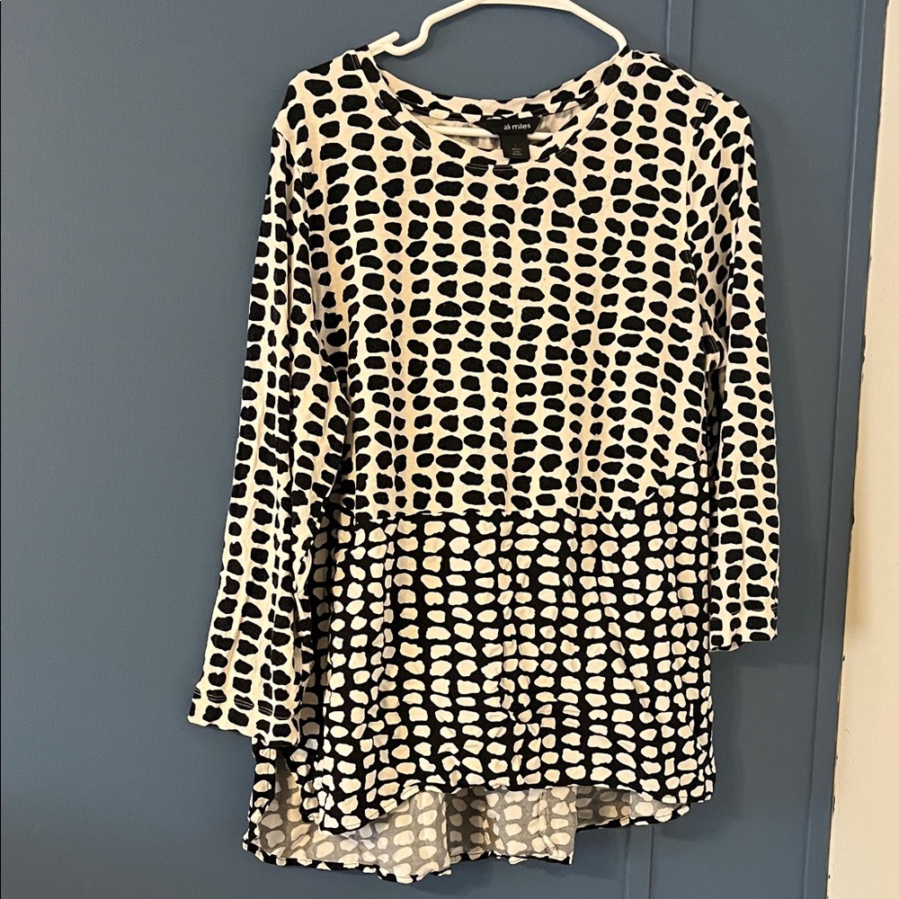 Ali Miles Top